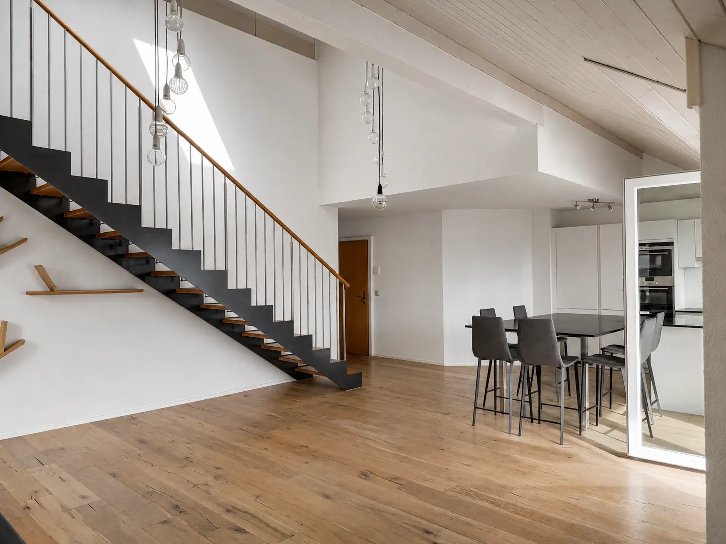 Escalier et double hauteur du sejour