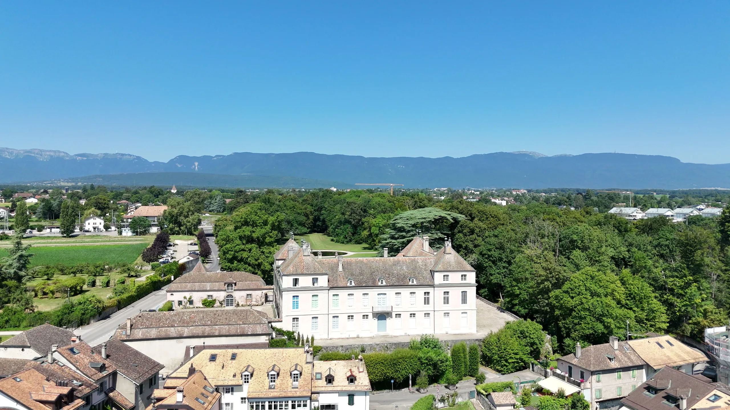Vue aerienne de Coppet, village et campagne de Terre-Sainte
